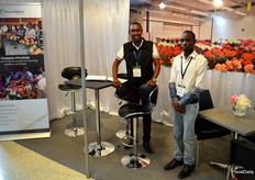 FlowerWatch Kenya, making sure producing and trading companies will be kindest as possible to the flowers, finding their way to customers in optimal condition. On the photo Billy Chege and Nicholas Mutinda.
