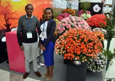 Sian Roses consists of three high altitude farms in Kenya. On the photo: Evans Cheserem and Jennifer Mburu.