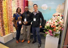 Tambuzi is mostly specialized in scented roses. On the photo Jackson Wawena and James Cook, together with Lucy Kangeli visiting.