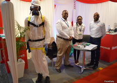 Oscar, Esther and Abraham of Honeywell Kenya. Among others, this company offers you anything you need for a safe and healthy crop protection.