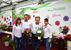 Rachelle Tessaro, Luca Marino, Paolo Gazzala and Buke Karum of Padana, a newcomer to the FlowerTrials as well. Marino is holding Coral Morn, a variety in the Top-tunia series that was introduced last year. The Top-tunia series currently consists of 18 colors and all are compact and have a round habit. Gazzala is holding Lavinia Compact White, a early flowering Lavendula that is very resistant to transport.
