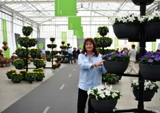 "Gundula Wagner of Benary presenting Platycodon grandiflorus F1 Pop Star – Benary’s new Pop Star from seed. The series is available in three colours: blue, pink and white. According to Benary, Pop Star is the best branching Platycodon on the market and performs a most uniform plant habit. "It is fast and easy to grow." Pop Star loves sunny to half shady places and is flowering from June to August. Pop Star can also be used as an indoor plant."
