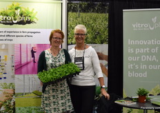 Heleen Pompe holding a Tree Asplenium Leslie and Ellen Kraaijenbrink of Vitroplus