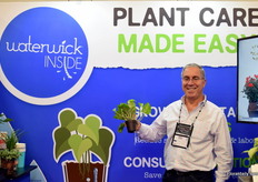 Mike Rimland of Costa Farms presenting the Waterwick.