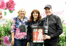 The team of Sunfire Nurseries holding the Cultivate '18 Retailers Choice Award.