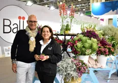 Lourdes Reyes of BallSB and designer Pieter Landman. According to Lourdes, the Dianthus Sweet, cales and delphiniums are the most demanded by Russian growers. And unlike four years ago, when she mainly presented the flowers to the Russian importers and florists, she now increasingly receives interest from Russian growers.