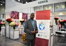 Nicholas Ambonya of Magana Flowers is exhibiting at the FlowersExpo for the first time and they were ‘Flying the Kenyan Flag’. They already have some clients in Kenya, but want to expand in this country. And they are expanding in general, also their greenhouse acreage. More on this later in FloralDaily.