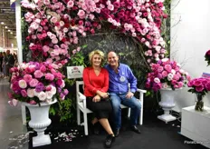 Joey Azout of Alexandra Farms with Designer Marina in the middle of the decoratino made by Moscow Flower School. It is made of garden roses only and the following varieties of Alexandra Farms were used: Pink Ohar, Constance, Capability, Yves Piaget and Pink Piano.