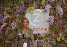 Nina showing us her beautifull flowerwall that was designed by Roma Steinhouwer from Floral Design bv who did both stands.