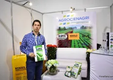 Juan Carlos Mino Bucheli of Agrocienagri presenting one of its new nutrition products; Disper. 