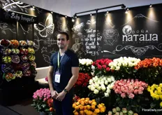 Sebastian Moldanado of Agrogana Dona Natalia. They grow roses, ranuncules, anemones thistles and dianthus on 35 ha in the Cotopaxi area at an altitude of 3,000m. Recently, they started to make bouquets and they are presenting them at the fair.