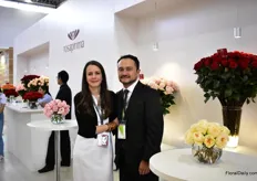 Rosaprima decided to only show their novelties at the Flor Expo Ecuador. On the picture: Diego Padro and Andrea Grijalva presenting Finally, a variety of rose breeder United Selections. They have planted 4ha of this variety and is currently the largest grower of this variety.