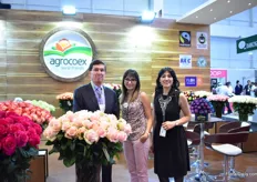 Santiago Saenz, Pamela Salgado and Leyra Cevalles of Agroex. They grow roses on 35 ha.