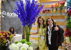 Lourdes Reyes of Ball together with Veronica Davalos. "These growers show the potential of our varieties", says Reyes. 