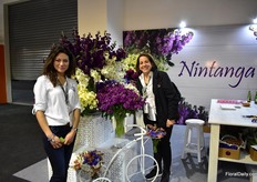 Nadezka Utreras of Nintanga with Lourdes Reyes of Ball. They grow some stock varieties of Ball. 