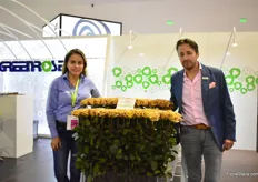 Susana Sandoval and Jose Javier Pallare of Greenrose presenting the rose varietuy Toffee. This is a special variety that is only grown by 5 farms in Ecuador.