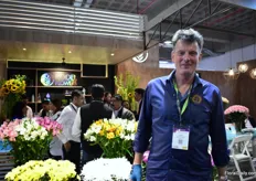 Jaap van Staaveren of UFO Supplies at the booth of Rodel Flowers, their agent in Ecuador. 
 