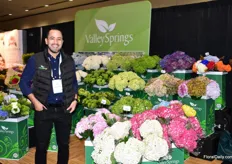 Mike Henriquez of Valley Springs. They started growing hydrangeas in Colomba 9 years ago and worked their way up to one of the top exporters of hydrangeas in Colombia. They used to ship only to wholesalers in the US, but started to supply supermarkets about 3,5 years ago. US is their main market and in the future, they are planning to supply Canada and Europe as well. Currently, they are building a new 150 ha farm in Colombia, more on this later in FloralDaily.