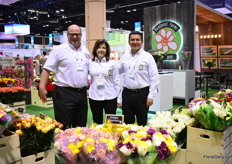 Rainforest farm grows roses, carnations and mini carnations in Colombia and mainly supplies supermarkets in the US. The US is their main market.