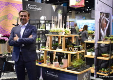 Bisser Georgiev of Live Trends. This manufacturer of decorative pots started five years ago and have grown significantly over the last years. “We look as a plant as art.” Every year, they refresh 80 percent of their collection and at the show, they are highlighting new collections that are based on three tribes; minimalist, curator and trensetter. On top of that, they also have collections that fit the seasons, like Valentine’s Day, Mother’s Day and Easter. More on this fast growing company -that  is honored to be #256 in the 2017 Inc. 500 list of Fastest-Growing U.S. Businesses- in FloralDaily.