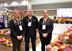 Kim MacDonald, Dimitry rlov and Mandy Duyvenstyn of Hollandia greenhouses. They are 3rd generation gerbera growers and one of the largest gerbera growers of NOrth-West Canada and US. They are based in BC, Canada and grow gerberas in over 12 acres of greenhouses. They just started a new bouquet line and are building another greenhouse. More on this later in FloralDaily. 