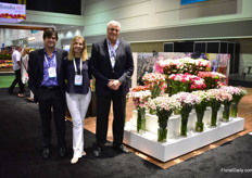 Juan Pablo Montoya, Anneki Olsson and Steve Rosenbluth of Global Bouquet. They are worlds largest growers of raffine. Together with breeder HolverdaKooij, they test and grow new varieties.