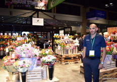 Scott Murphy of Sunshine Bouquet. They iwb 850 ha of farm space in Colombia and mainly supply US mass market, retail and grocery stores. They create collections around home decor and fashion trends and have 2 to 3 collections per season. All collection consist of different type of bouquets like; Consumer bunches, mixed bouquets and vase arrangements. 