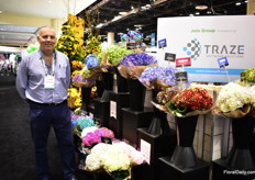 Yonatan Nevo of Jetty Flowers. They work with around 80 Colombian hydrangea growers and are specialized in painting (by by hand) the hydrangeas. The grower we work with are the smaller growers who bring their best varieties"to us."Their hydrangeas have a vase life of 7 days and they wirk with Jolo Flowers for several years now. 