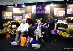 Cok van Hoekelen and John O'Regan of O'Regan Daffodils enjoying a great foot massage at Gardens America and are accompanied by Renee Hesselback of Garden America. 
