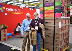 John Kowarsky and Amnon Zamir of Cargolite™ at the IFTF 2018 in Vijfhuizen, the Netherlands. Zamir is holding two 400 stem boxes. In his right hand ; a regular box , and in his left hand a folded Cargolite box reflecting the amount of  packing material used in each box.  It shows that, due to the Cargolite system there is less waste of boxes.