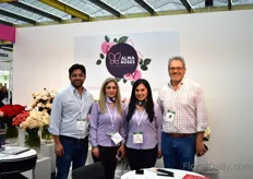 The team of Alma Roses are presenting their new logo this year. This Ecuadorian farmis one of the biggest producers of spray roses in Ecuador and are introducing a new line of varieties. 