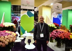 

German Lacouture Gutierrez of Milonga Flowers presenting its roses at the Colombian pavillion.


