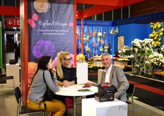 Andres Monotas of Highland Whisper with clients. This Ecuadorian farm is specialized in the production of preserved roses. 