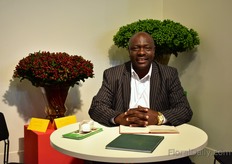 Nahashon Macharia of Rose Bunk Flowers. This Naivasha based grower grows hypericum flower (Magical varieties) on 7ha, yearround. 