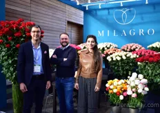 The brothers Mauricio and Radolfo Danies and Liliana of El Milagro. Plenty of things have changed at this Colombian rose grower over the last year. Next to refreshing their brand, they became exclusive supplier of Explorer in Colombia and they started growing ranunculus.