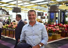 Peter Viljoen of Sunland Roses was also visiting the show. 