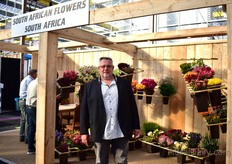 Rene Schoenmaker of South African Flowers. They have 200 suppliers from all over South Africa. This enables them to supply certain products for longer periods. "There is still potential to grow. Together we are working to supply as many products yearround."