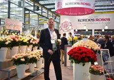 Göran Basjes of Kordes Roses, a German rose breeding company, holding a sport of Adele. 
