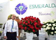Juan Carlos Davalos of Esmeralda Farms. They supply their flowers to the US and Canada via Connectaflor and to the rest of the world via Blawesomes. 