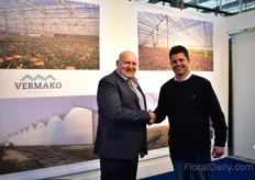 Jacques Maes of Vermako shaking hands with potted plant grower Geert van Geest of LVG Plants. Together with Vermako LVG Plants will expand 5 ha in South Africa, but not for the cultivation of potted plants. More on this later in FloralDaily.