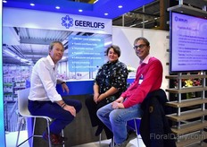 Pieter Jan Robbenmont of Geerlofs talking with Elena Zarubina of FlowersExpo and Willem Boon of Boon export. 