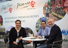 Veronica Novillo, Diego Naranjo of Ponte Tresa talking with Eric Kas of Landgard.