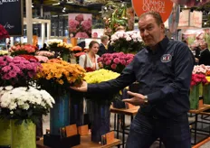 Yes ladies and gentlemen this is Kees Hoogenboom from HSI showing us some beautiful chrysanthemums.