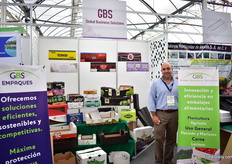 Pedro Calva Bernal of Global Business Solutions presenting cardboard packaging solutions for flowers and other products.