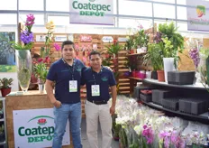 Leopol de Rojas and Eduardo Melendez of Coatepec Depot. They supply several kind of flowers; dendrobium, phalaenopisis, anthurium, cymbidium, bromeliad, vanda. Besides that, they also distribute supplies from, among others: T.O. Plastic and Svennson.