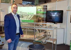 Frank Warnaar with Total Systems and the miniature TopLoader.