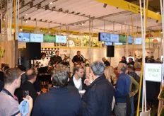 At the end of the first day of the fair, a drink and snack were served at the stand of VLAM while listening to a Belgian band.