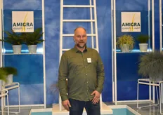 Erik vd Voort’s from Amigra was totally in style being in their swimming pool booth, because they are famous for their blue grasses.