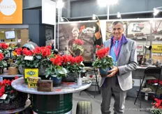 Olivier Morel of Morel Diffusion presenting the new red cyclamen: Rebelle