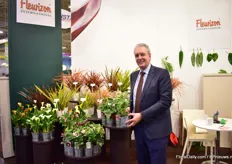 Frank de Greef of Fleurizon presenting the Hellebore of Ellen, one grown out of seed. According to de Greef, special about these varieties is that 95 percent of the plants flower the first year. “Usually, seed hellebore varieties flower the second year.”
